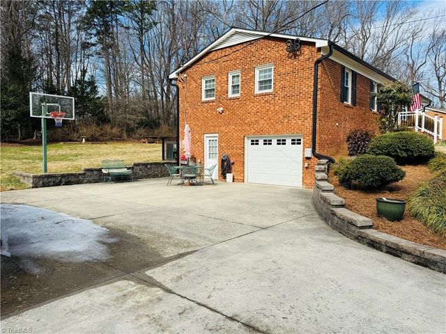 807 Gallant Court, Winston-salem, NC 27101