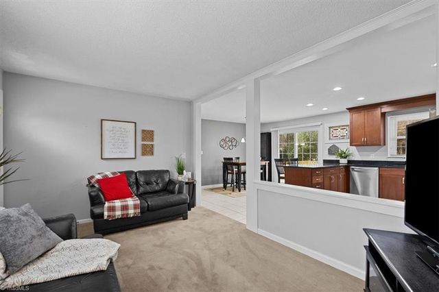 807 Gallant Court, Winston-salem, NC 27101