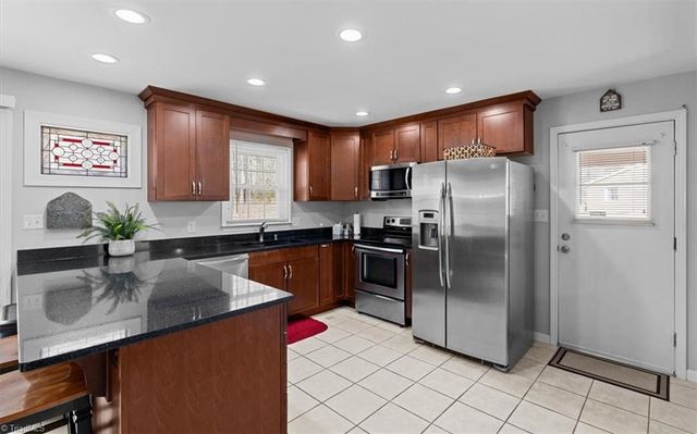 807 Gallant Court, Winston-salem, NC 27101