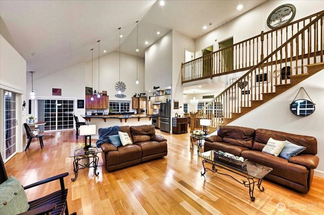 12811 Kapowsin Highlands Drive E, Graham, WA 98338