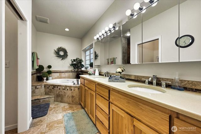 12811 Kapowsin Highlands Drive E, Graham, WA 98338