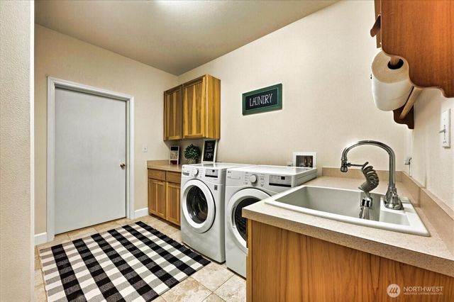 12811 Kapowsin Highlands Drive E, Graham, WA 98338