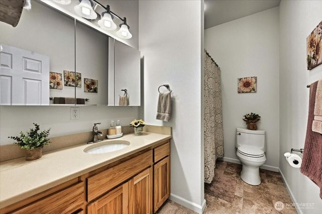 12811 Kapowsin Highlands Drive E, Graham, WA 98338