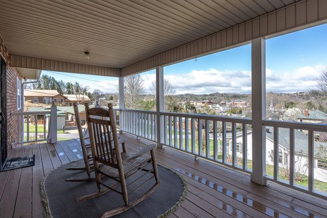 101 Dillard Street, Murphy, NC 28906