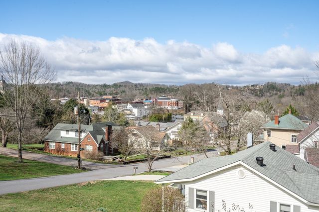 101 Dillard Street, Murphy, NC 28906