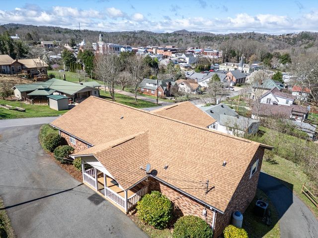 101 Dillard Street, Murphy, NC 28906