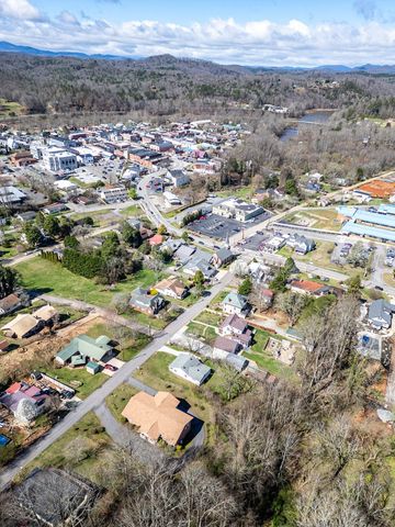 101 Dillard Street, Murphy, NC 28906