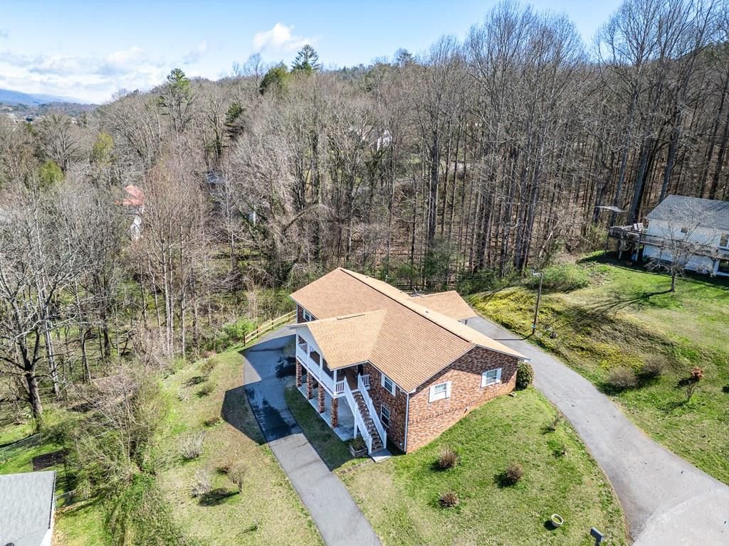 101 Dillard Street, Murphy, NC 28906