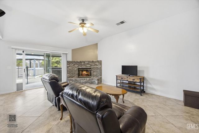 3915 Pescara Street, Bakersfield, CA 93308
