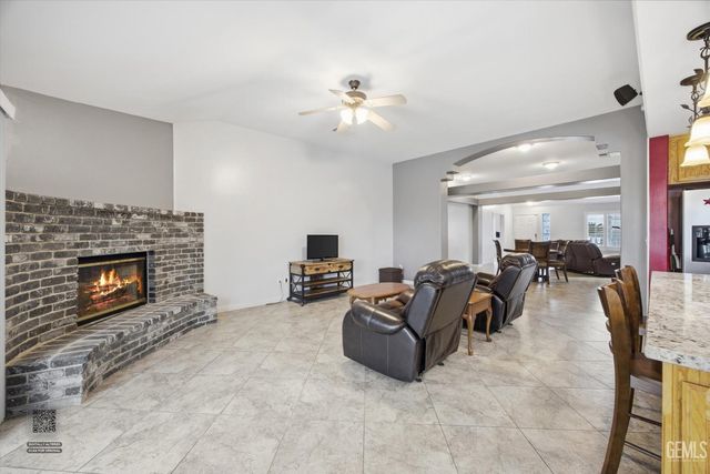 3915 Pescara Street, Bakersfield, CA 93308