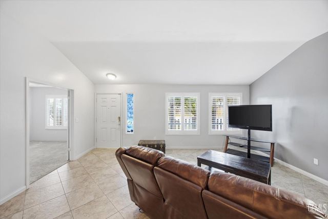 3915 Pescara Street, Bakersfield, CA 93308