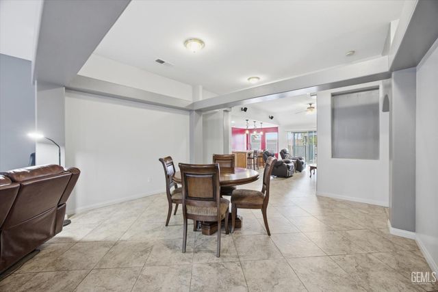 3915 Pescara Street, Bakersfield, CA 93308