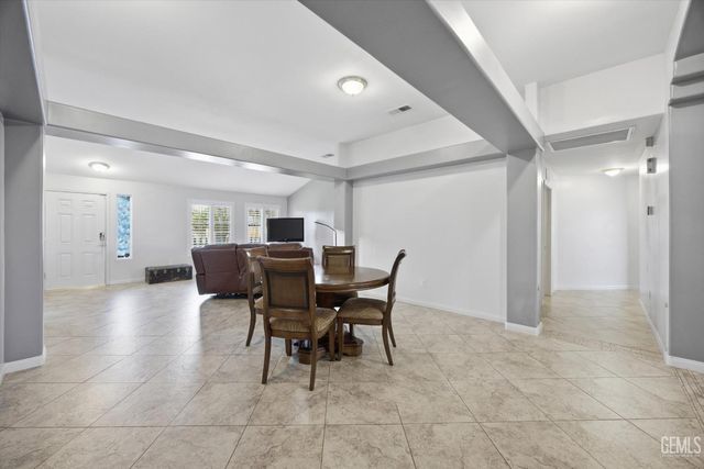 3915 Pescara Street, Bakersfield, CA 93308