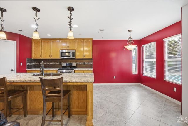 3915 Pescara Street, Bakersfield, CA 93308