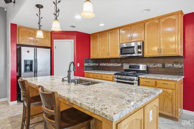 3915 Pescara Street, Bakersfield, CA 93308