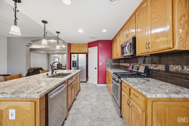 3915 Pescara Street, Bakersfield, CA 93308
