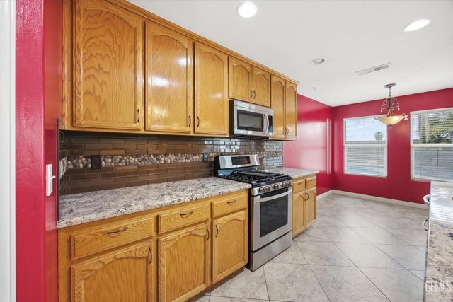 3915 Pescara Street, Bakersfield, CA 93308