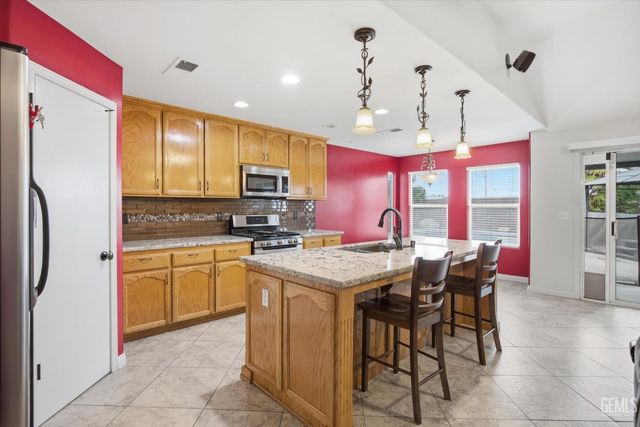 3915 Pescara Street, Bakersfield, CA 93308