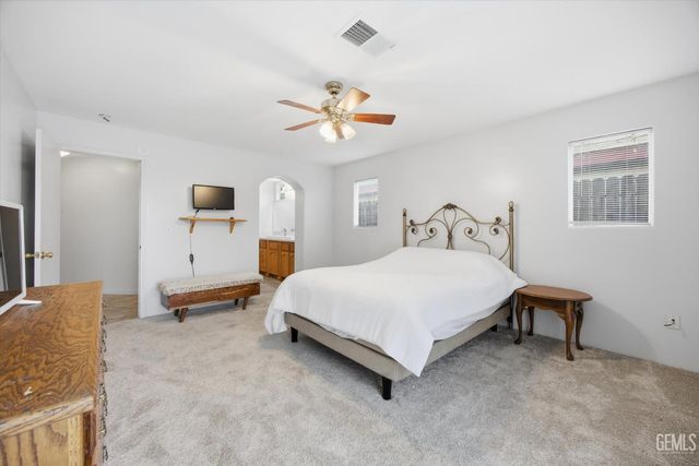 3915 Pescara Street, Bakersfield, CA 93308