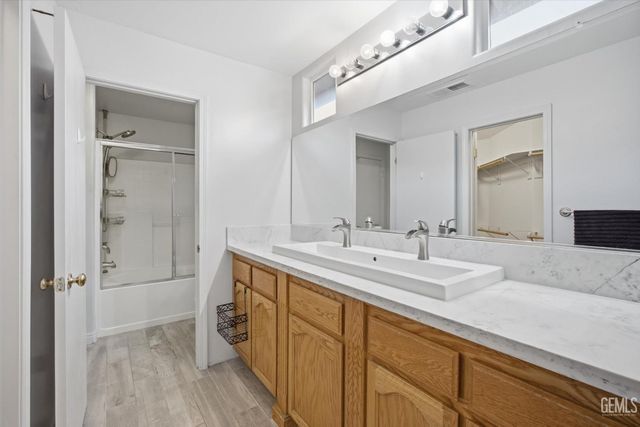 3915 Pescara Street, Bakersfield, CA 93308