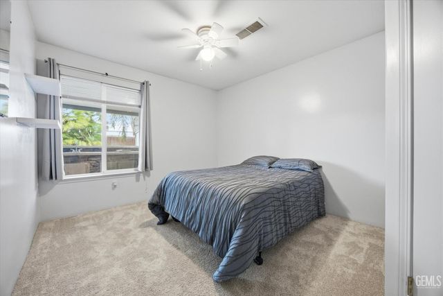 3915 Pescara Street, Bakersfield, CA 93308