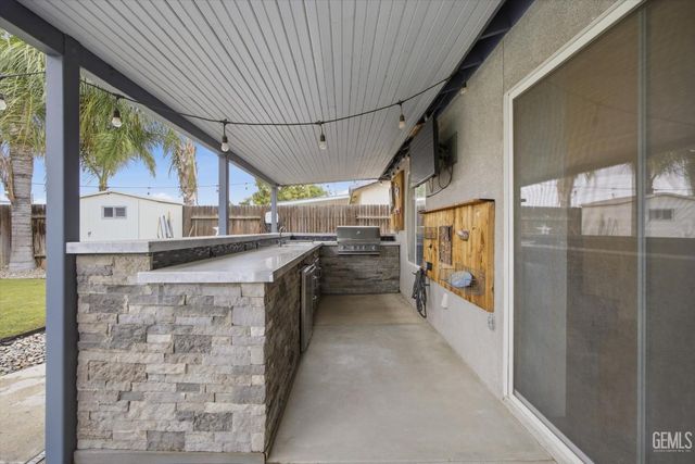 3915 Pescara Street, Bakersfield, CA 93308