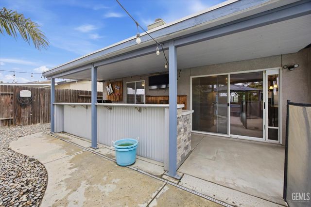 3915 Pescara Street, Bakersfield, CA 93308
