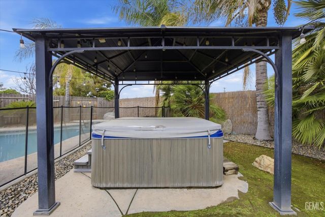 3915 Pescara Street, Bakersfield, CA 93308