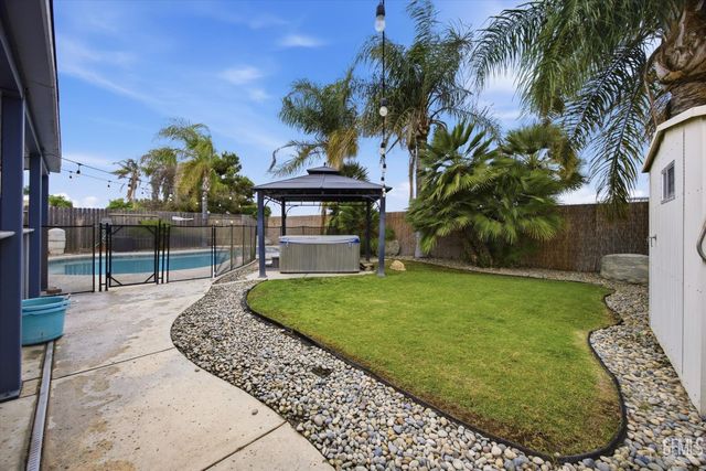 3915 Pescara Street, Bakersfield, CA 93308