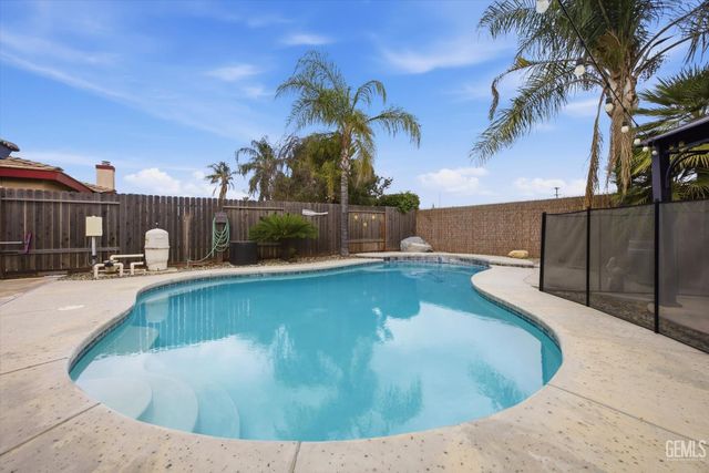 3915 Pescara Street, Bakersfield, CA 93308