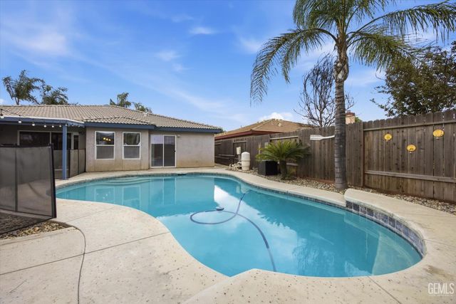 3915 Pescara Street, Bakersfield, CA 93308