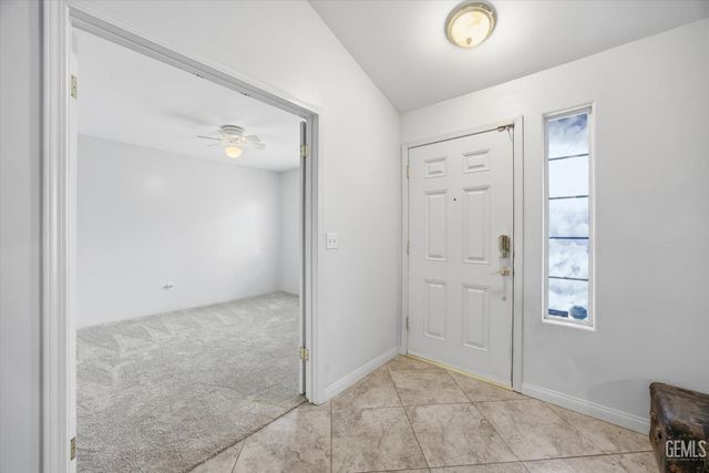 3915 Pescara Street, Bakersfield, CA 93308
