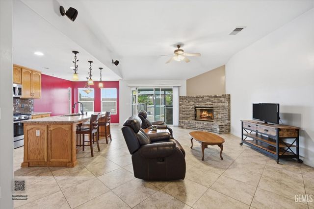 3915 Pescara Street, Bakersfield, CA 93308
