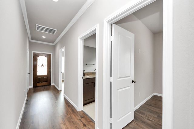 314 Carlos Leal Drive, Dayton, TX 77535