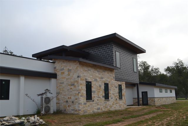 9003 King Air Drive, Granbury, TX 76049