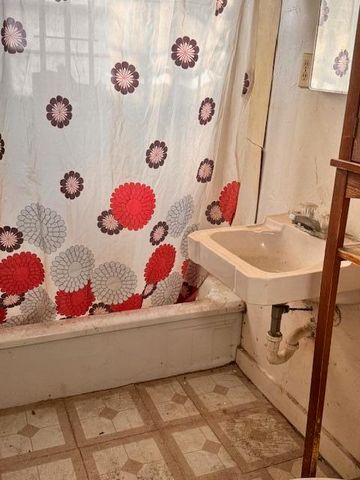 1027 E 35th Place, Gary, IN 46409