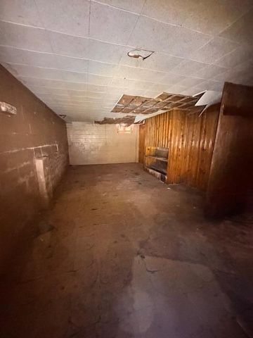 1027 E 35th Place, Gary, IN 46409