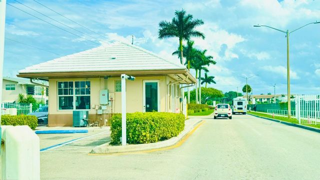 164 Kent J, West Palm Beach, FL 33417