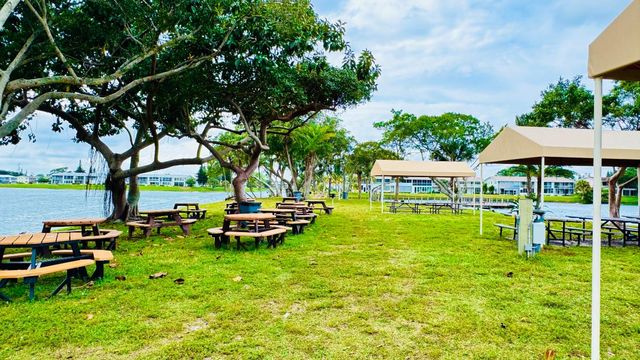 164 Kent J, West Palm Beach, FL 33417