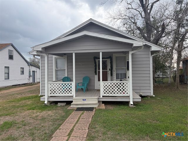 311 W Clayton Street, Cuero, TX 77954