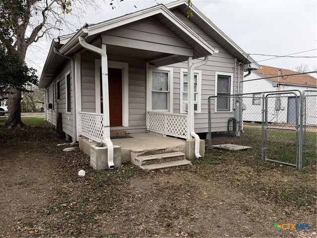 311 W Clayton Street, Cuero, TX 77954