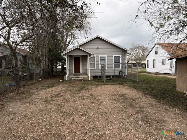 311 W Clayton Street, Cuero, TX 77954