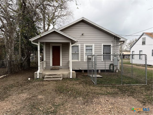311 W Clayton Street, Cuero, TX 77954