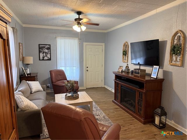 311 W Clayton Street, Cuero, TX 77954