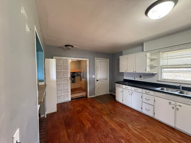 906 S ALLEN ST, Centralia, MO 65240