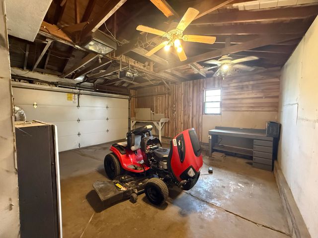 906 S ALLEN ST, Centralia, MO 65240