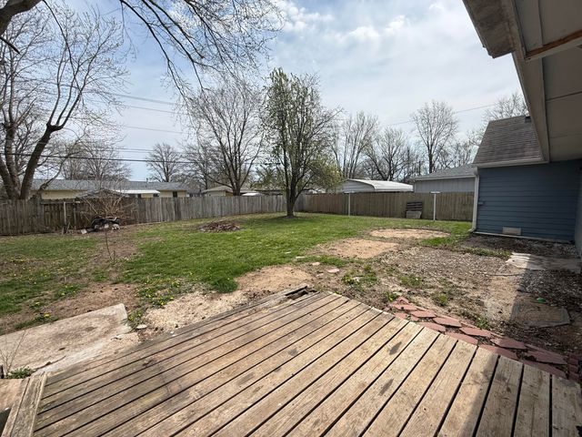 906 S ALLEN ST, Centralia, MO 65240