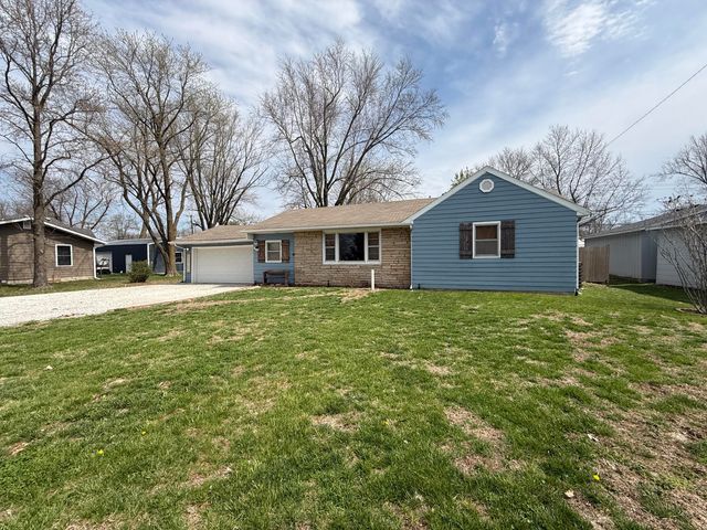 906 S ALLEN ST, Centralia, MO 65240