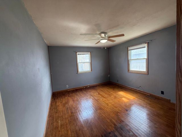 906 S ALLEN ST, Centralia, MO 65240