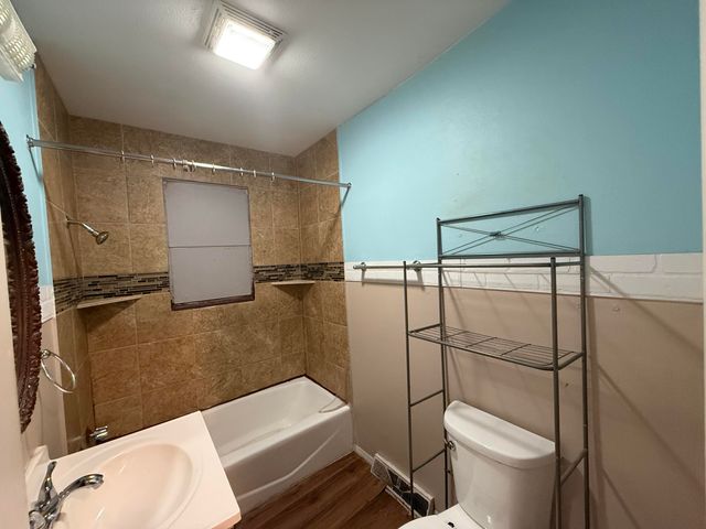 906 S ALLEN ST, Centralia, MO 65240